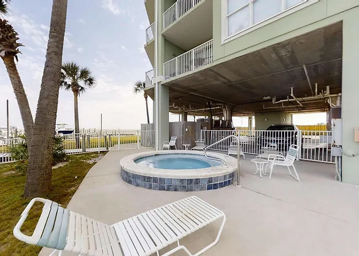 Waterfront W Balcony Boat Slip Shared Hot Tubs Pools Holiday home *