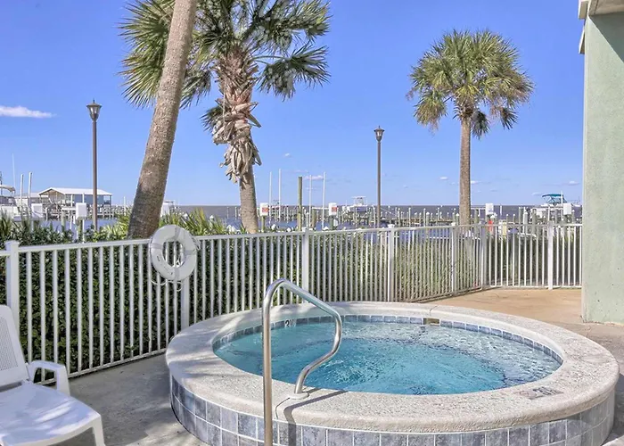 Waterfront W Balcony Boat Slip Shared Hot Tubs Pools Holiday home